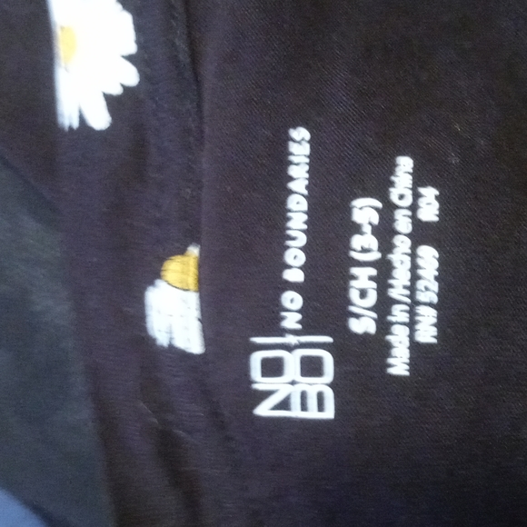 SOLD- No Bounderies black with daisy top size small. - Picture 5 of 5